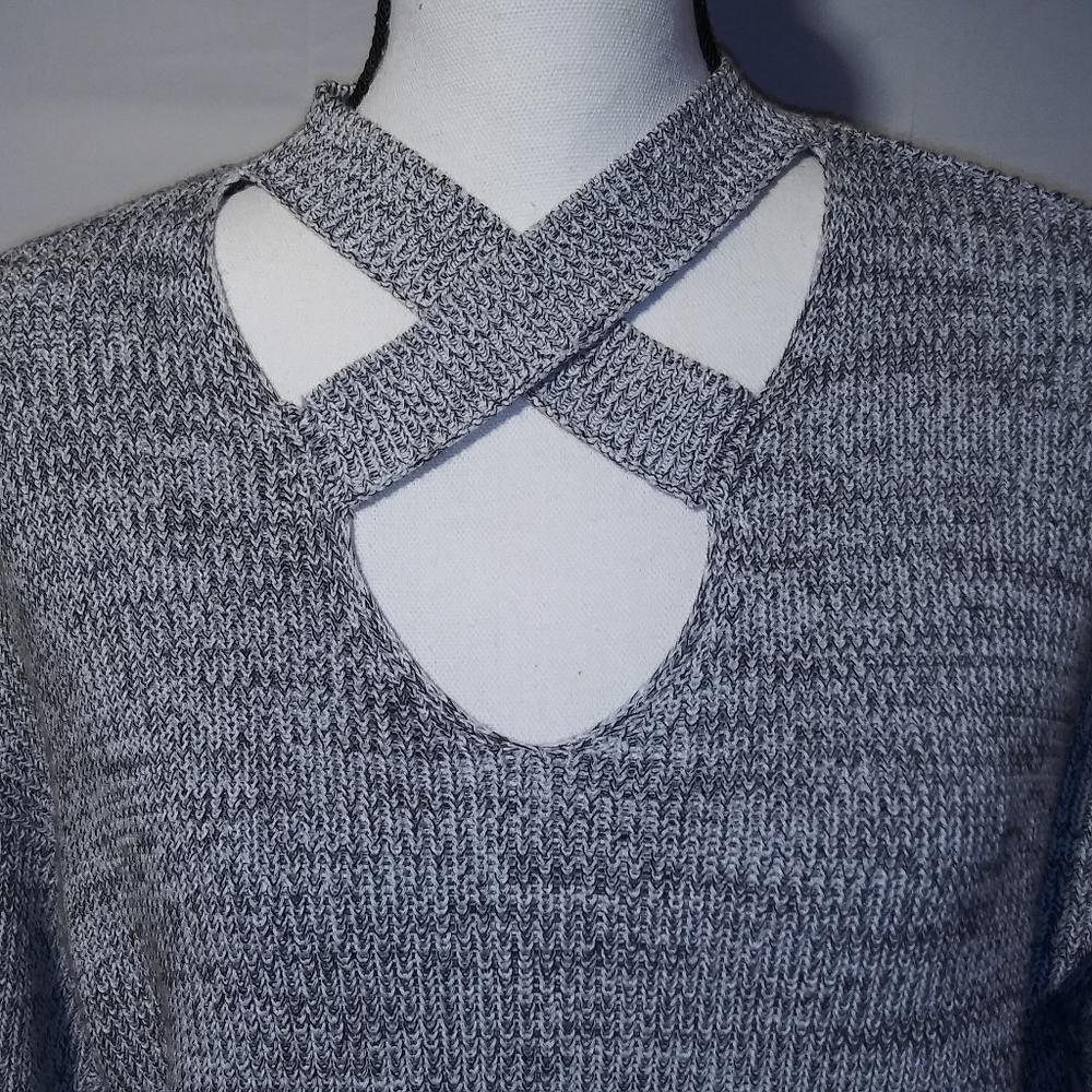 a.n.a size small gray boyfriend sweater cross